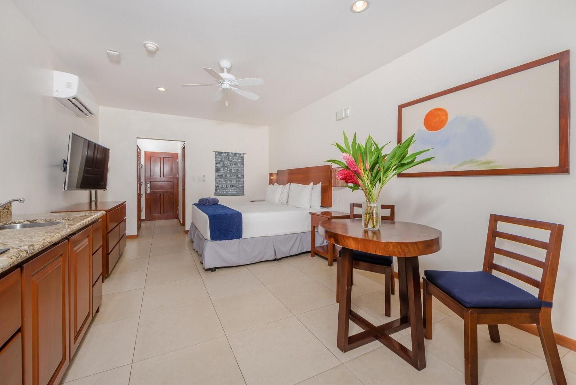 The Coast Beachfront Hotel Тамариндо Стая снимка